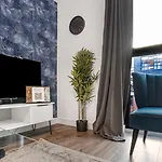 Oceanic Hideaway With Free Park And Netflix
